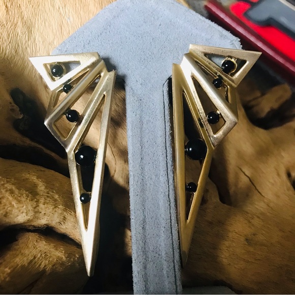 Vintage MCM Costume Gold Tone & Black Triangle Geometric Shape Post Earrings - Picture 6 of 11